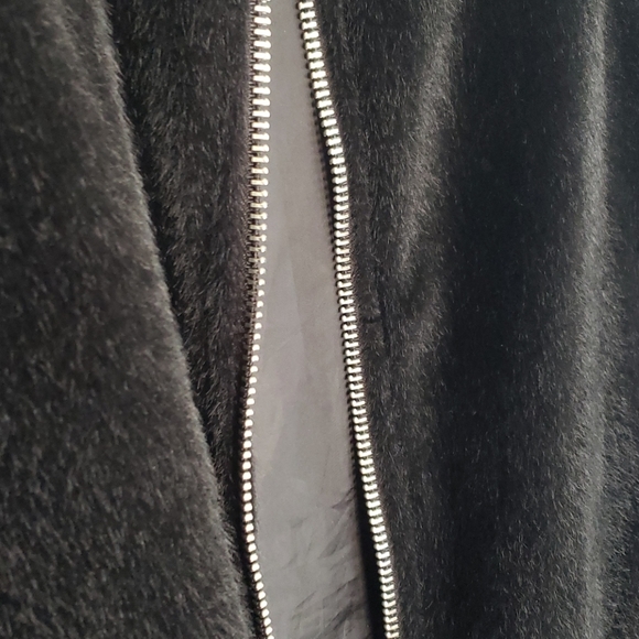 Faux fur bomber jacket - Picture 2 of 4